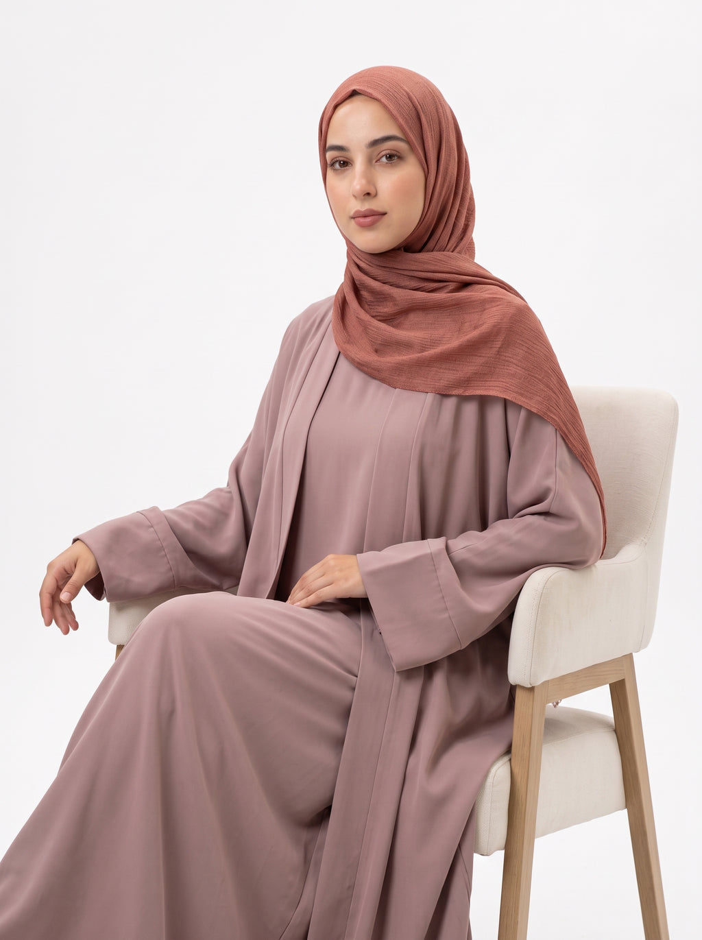 عباية كريب قطعتين – أناقة وراحة في نفس الوقت