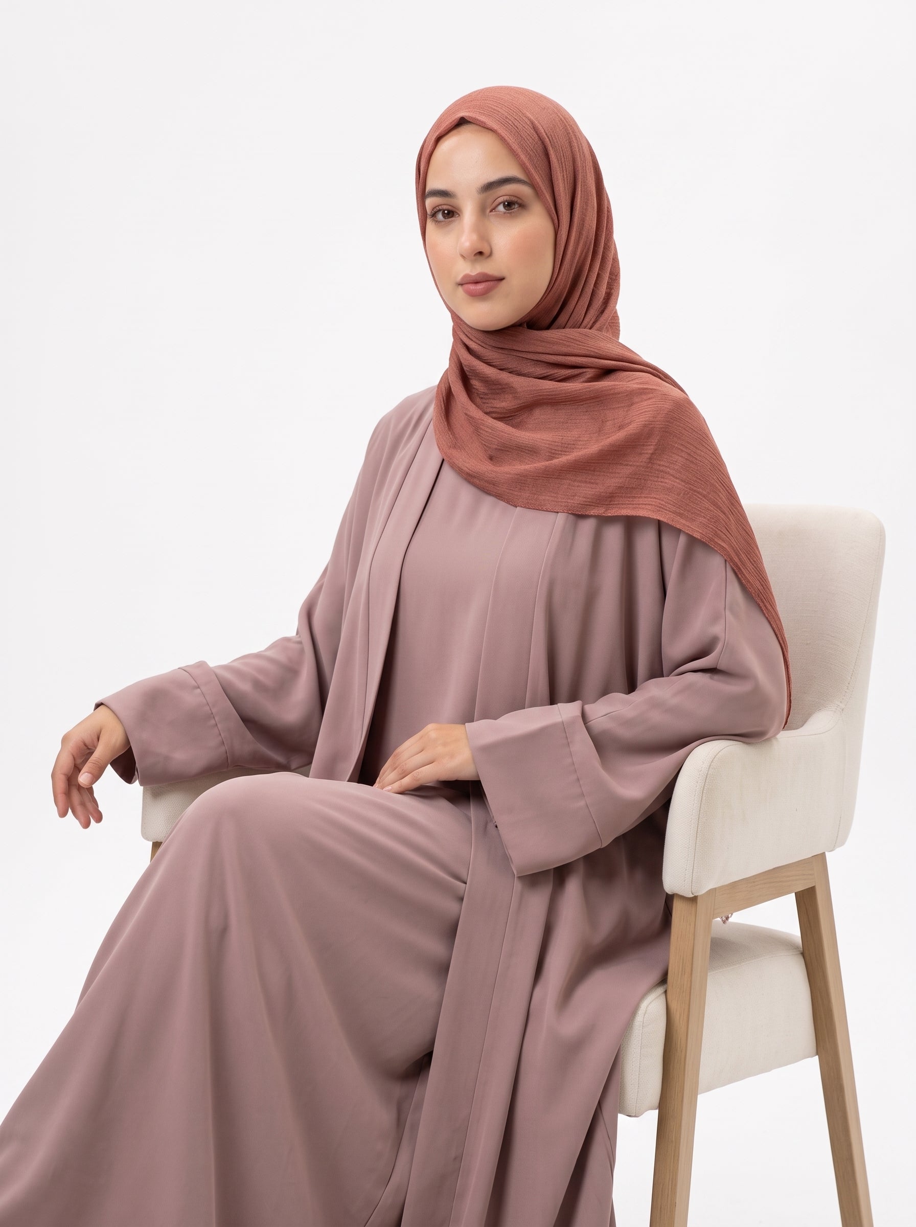 عباية كريب قطعتين – أناقة وراحة في نفس الوقت