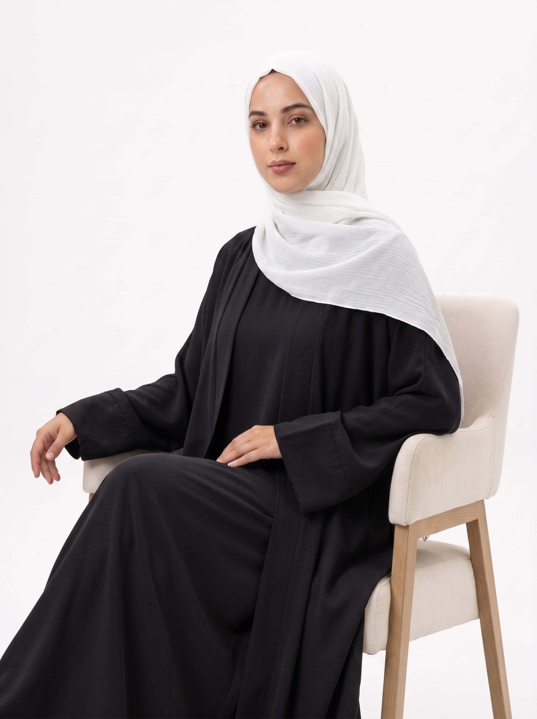 عباية كريب قطعتين – أناقة وراحة في نفس الوقت